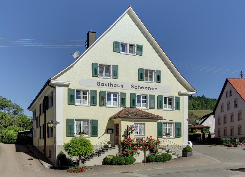 Gasthaus Schwanen & Villa Pfarrhus Щюлинген Екстериор снимка